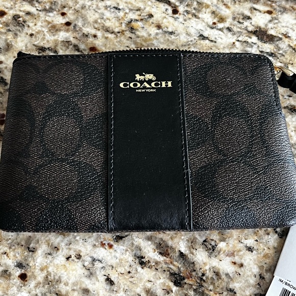 New with tags. 4x6 in. Perfect size for money small makeup bag or Credit cards. - Picture 2 of 5